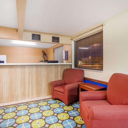 Travelodge By Wyndham Great Bend Exteriör bild