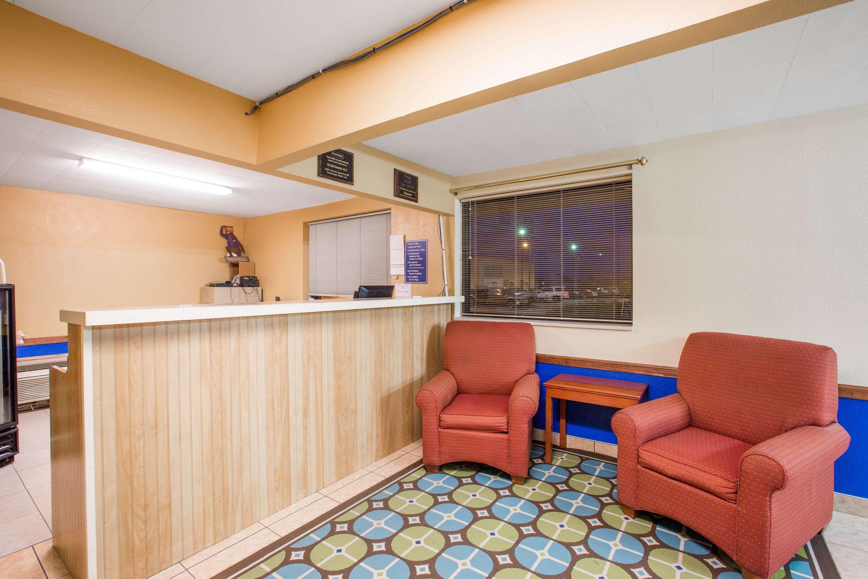 Travelodge By Wyndham Great Bend Exteriör bild