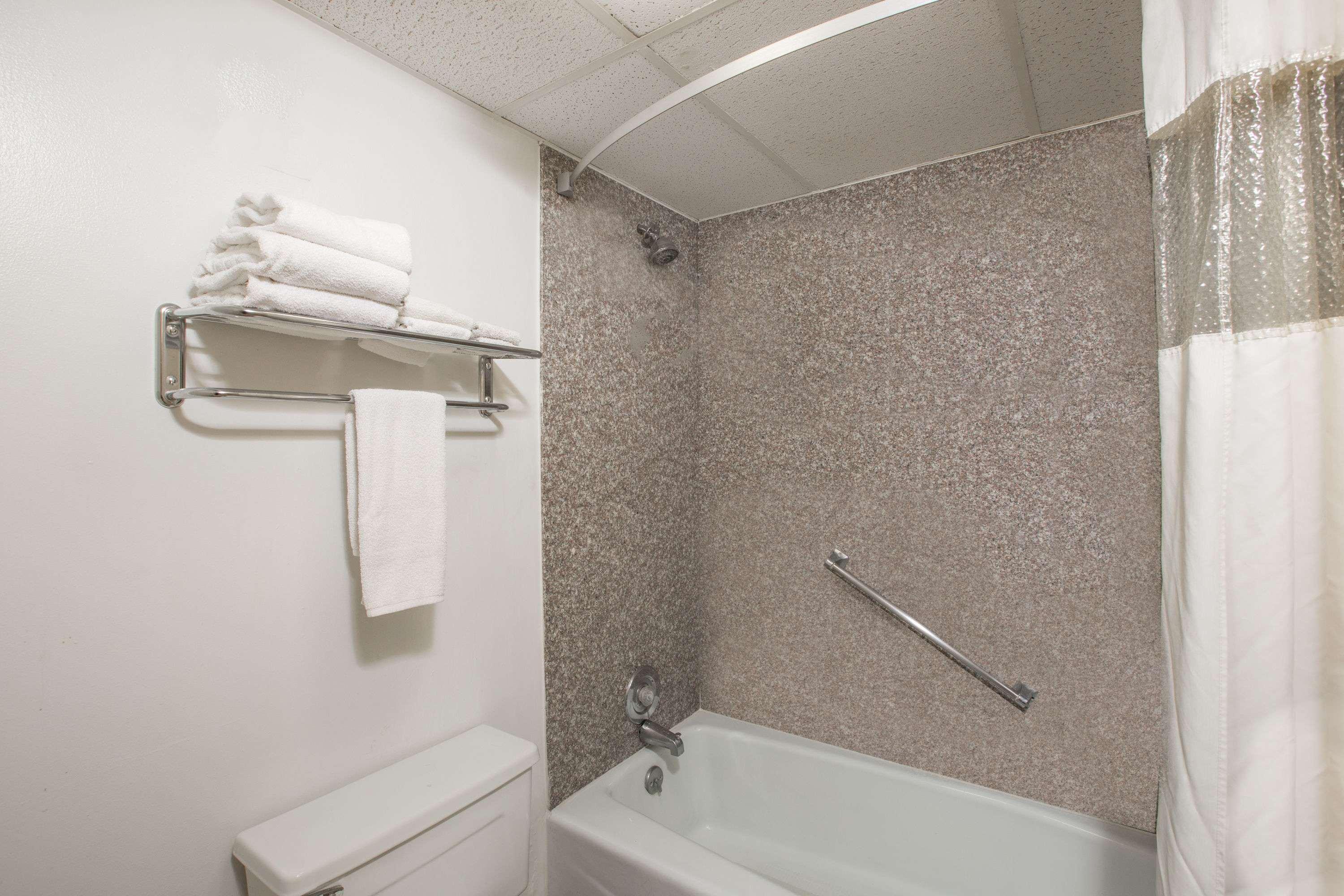 Travelodge By Wyndham Great Bend Exteriör bild