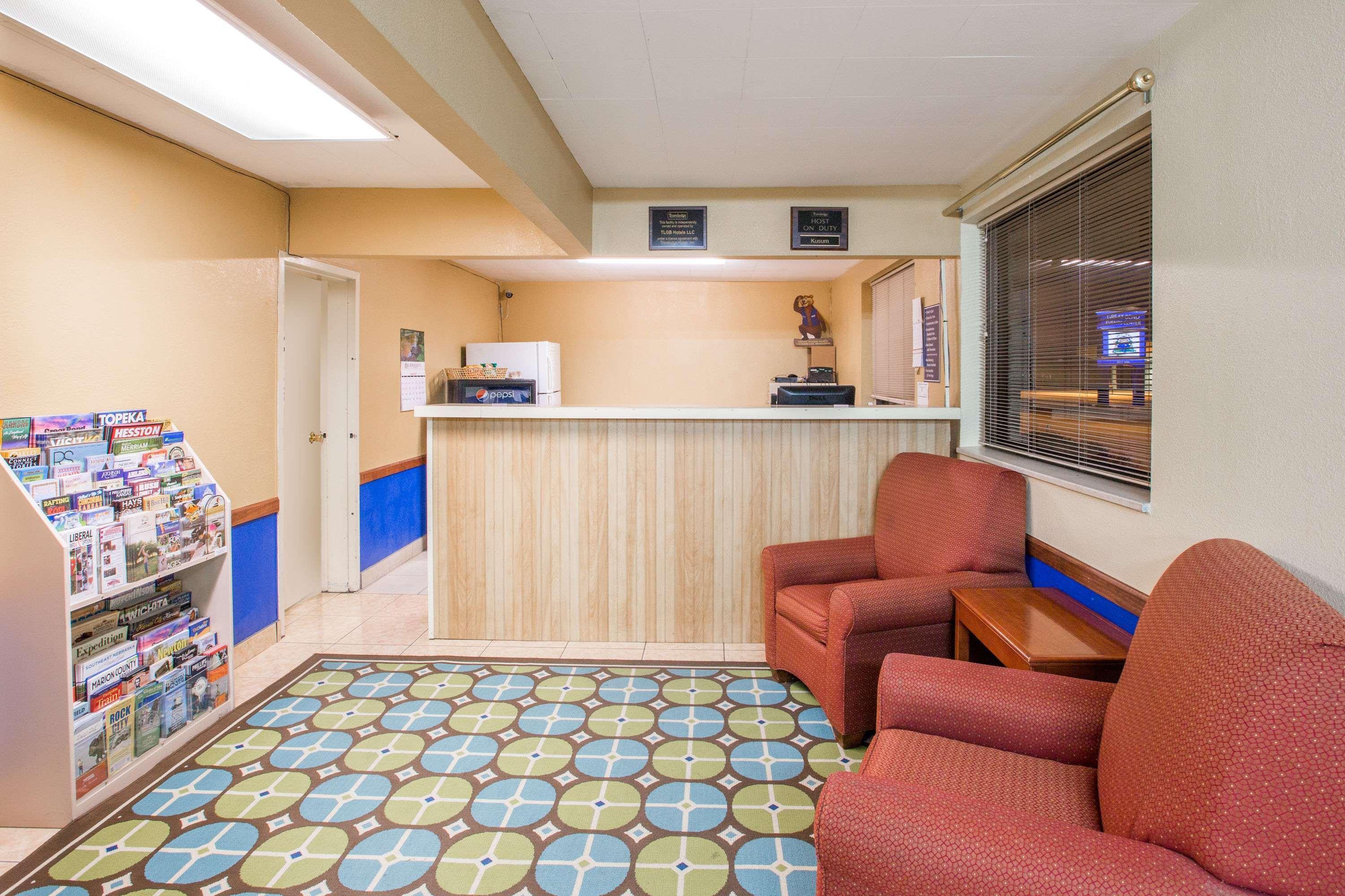 Travelodge By Wyndham Great Bend Exteriör bild