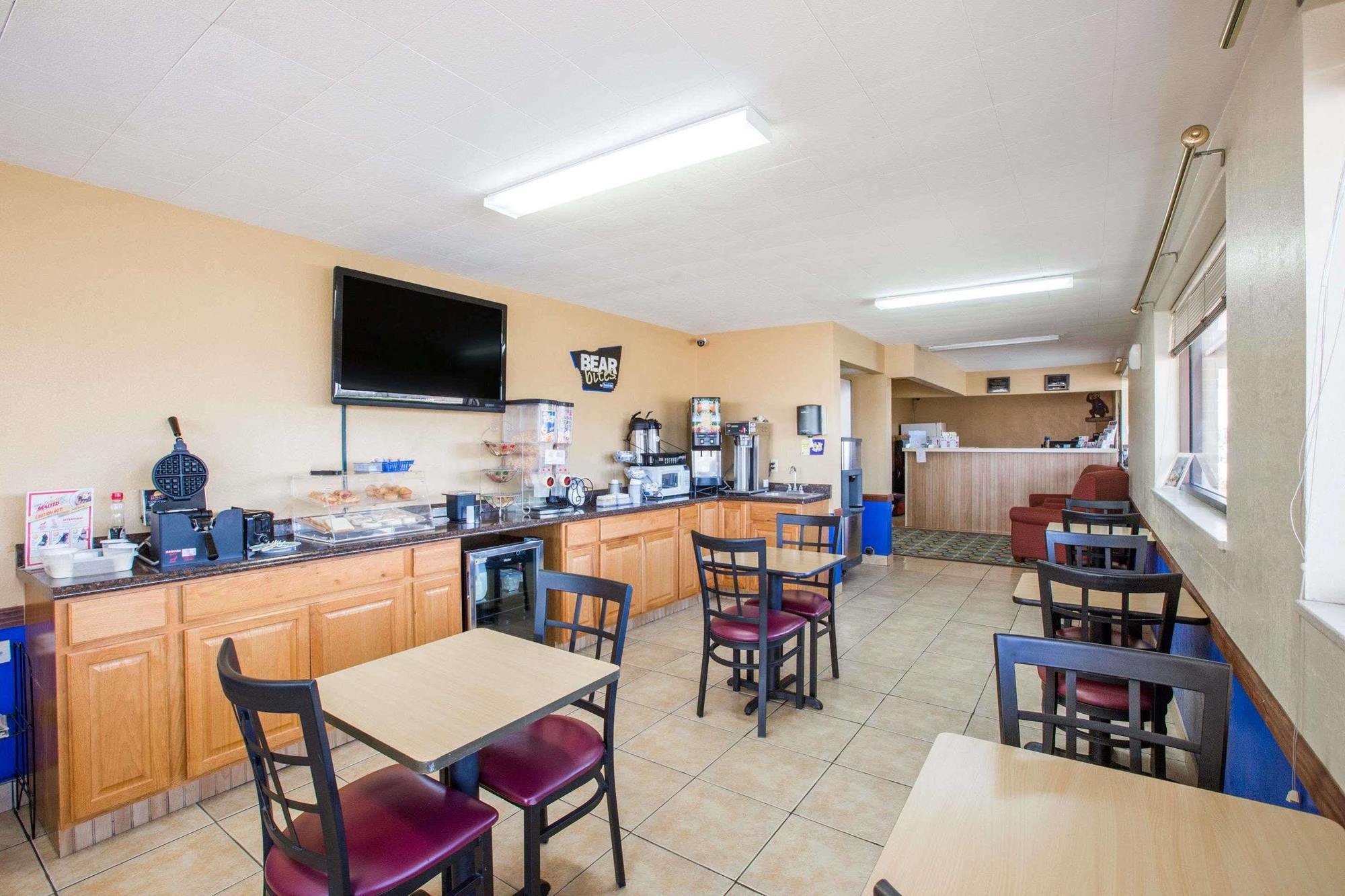 Travelodge By Wyndham Great Bend Exteriör bild
